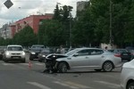 В Твери в результате ДТП иномарка задела две припаркованные машины