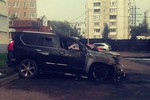 В Твери на проспекте Победы подожгли внедорожник