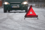 В Твери на Красинском мосту легковушка врезалась в припаркованную фуру 