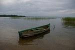 В Тверской области три рыбака чуть не погибли, выпав за борт лодки